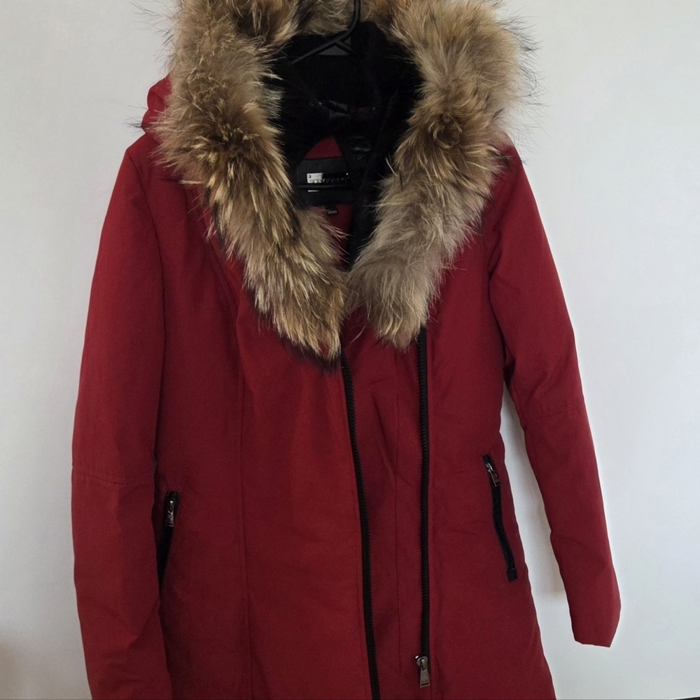 Elegant Red Fur-Trimmed Women's Puffer Coat (Like New)